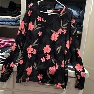 Floral V-Neck Sweater in Black and Pink